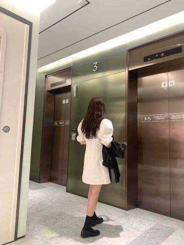 新款泡泡袖连衣裙，女装连衣裙，More(1F)