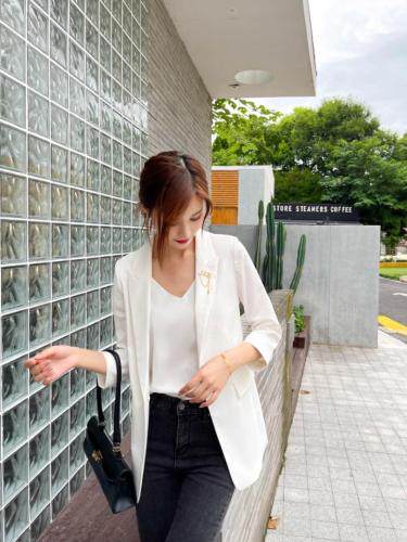 时尚胸花西装，女装西装，咔蒂妮