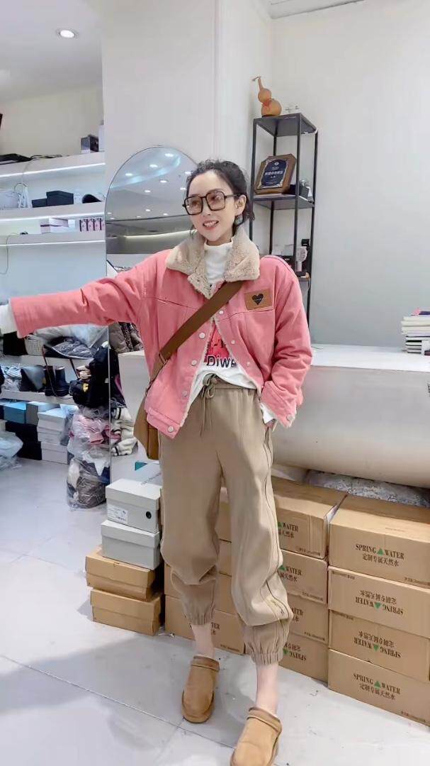 冬款羽绒服，女装羽绒服，轩轩·魅丽依族