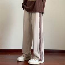 卡其色