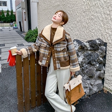 现货撞色格子拼接羊羔毛翻领加厚羽绒服5815-P235-K368，女装羽绒服，2C159