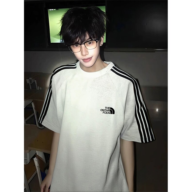 抖音得物品质二开240克宽松纯棉美式潮牌印花三条杠中性风短袖T恤,男装T恤,电商A486-1