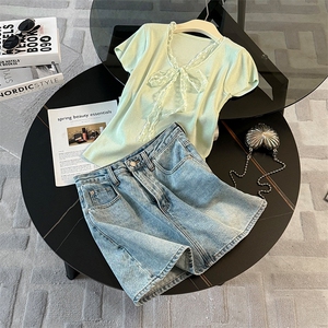 潮流时尚套装裙女夏新款V领蕾丝拼接蝴蝶结针织衫牛仔短裙两件套图片
