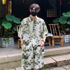 白底绿色