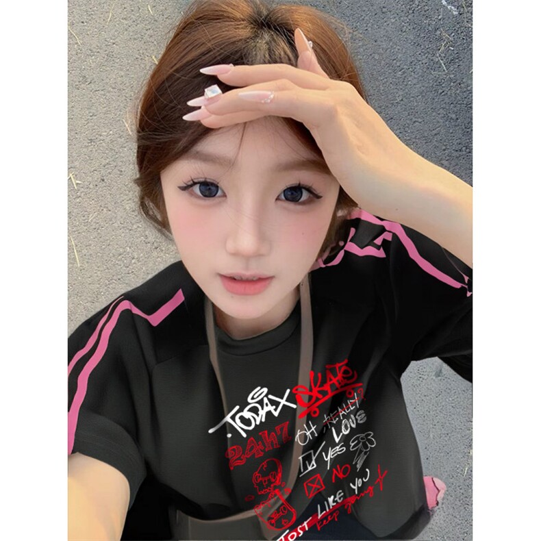 抖音得物品质二开240克宽松纯棉美式潮牌印花三条杠中性风短袖T恤图片