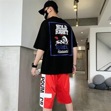黑色