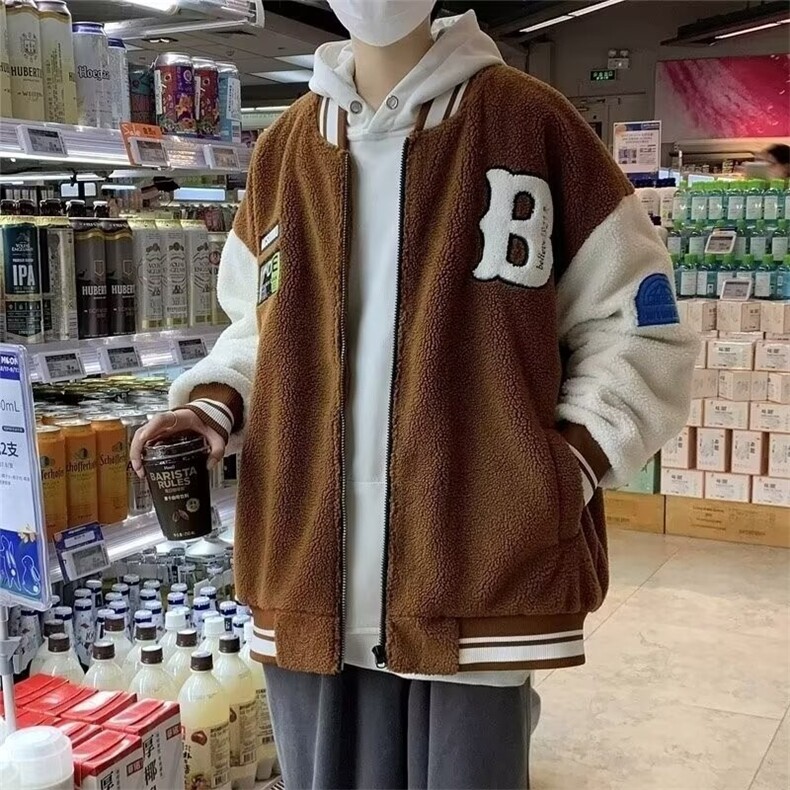 羊羔绒棉衣秋冬男生衣服保暖宽松棒球服个性绣花撞色棉服新款男装图片