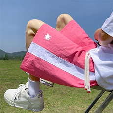 玫红色