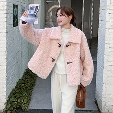 轻奢千金感皮毛一体牛角扣外套女2025新款冬季时髦淡人羊羔毛棉服，女装皮草，2C056