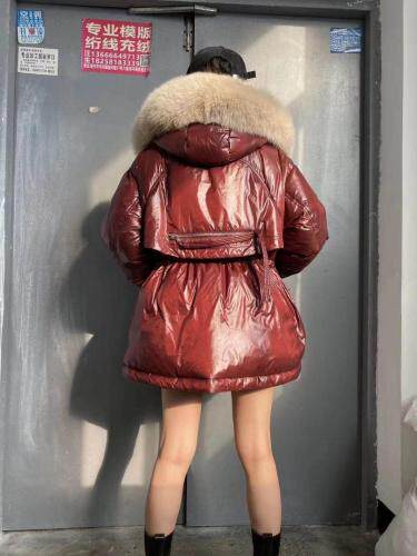 2021冬款新款欧货大毛领后背拉链设计90绒羽绒服，女装羽绒服，红雀纺