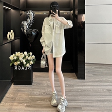 白色衬衫