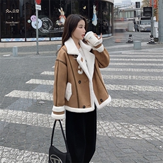 新款现货2024皮毛一体字母休闲时尚小个子外套2C220.L2P200K299，女装短外套，2C220