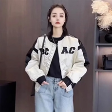 米白色