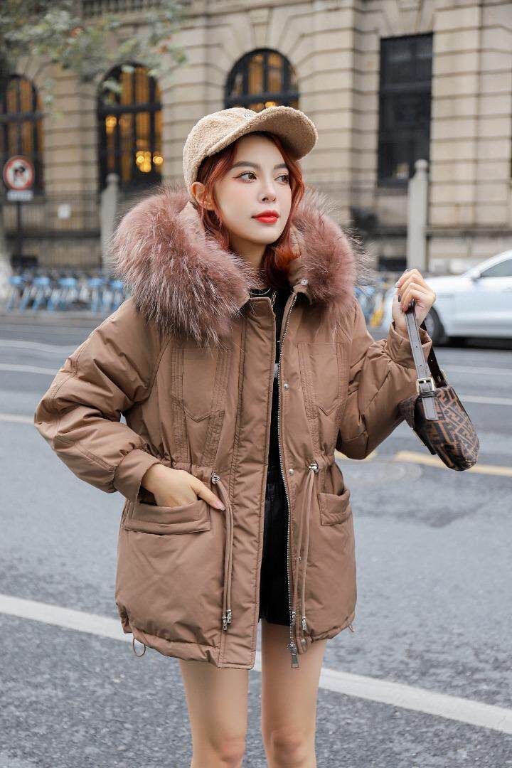 2021冬款新款大毛领后背字母设计休闲90绒羽绒服，女装羽绒服，红雀纺