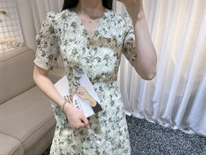 DINO BIENS 【现货】夏季新款 V领收腰碎花连衣裙,女装连衣裙,迪诺比亚