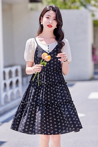 甜美减龄显瘦小个子碎花裙女夏新款轻薄a字裙泡泡袖假两件连衣裙图片