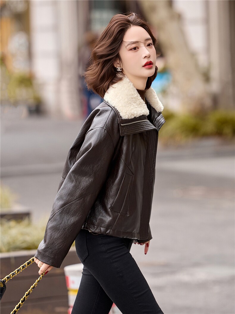 毛领拼接PU皮羽绒服女2025冬季新款小个子气质显瘦白鸭绒短款外套,女装羽绒服,冬木谷雨