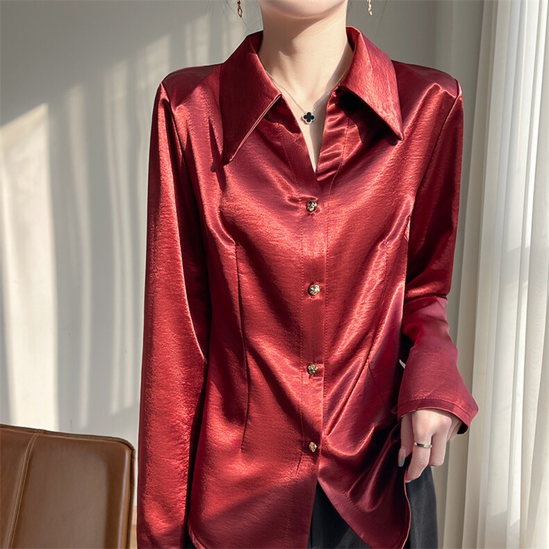2025秋冬新款法式气质POLO领休闲衬衣女鎏金缎面洋气打底衬衫上衣，女装衬衫，圣丽羊绒