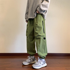 草绿色