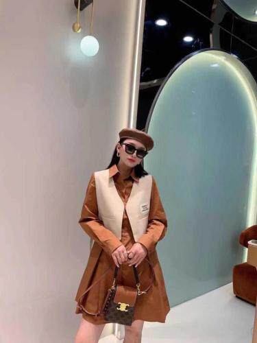 新款马甲连衣裙，女装马夹，红头发儿