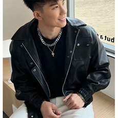 黑色