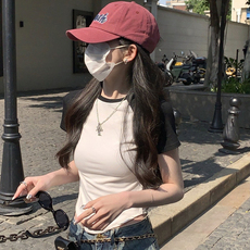 白色