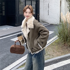 军绿色短款羊羔毛棉服女冬季双排扣毛绒翻领工装保暖棉衣皮毛一体，女装棉衣/棉服，维壹