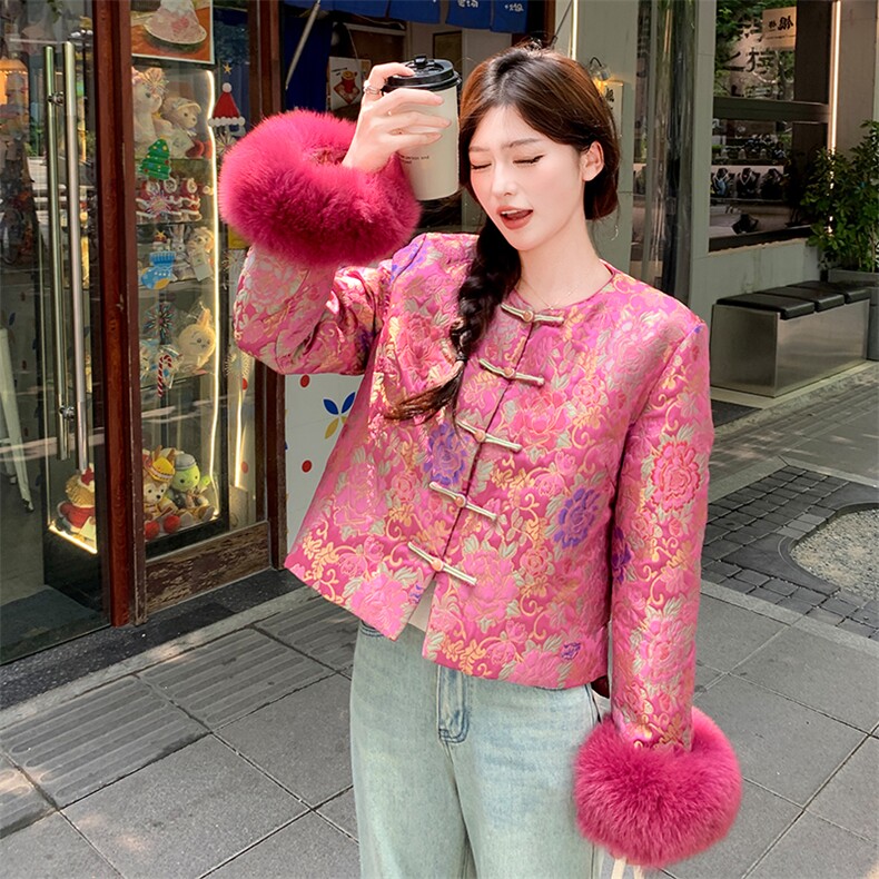 水衣源2700A新中式提花圆领短款羽绒外套女配袖口狐狸毛条图片
