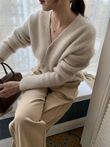 秋冬新款女V领外搭纯色韩版毛衣外套显瘦羊毛开衫图片