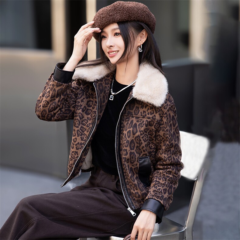 高端欧货2024新款麂皮拼接皮毛一体加绒加厚机车服豹纹外套女冬图片