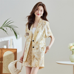 高端职业套装女2024夏季新款网红炸街印花薄款西装阔腿短裤两件套图片
