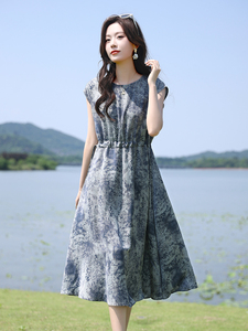 高端无袖碎花天丝雪纺连衣裙女2025夏季新款宽松显瘦印花度假裙子图片