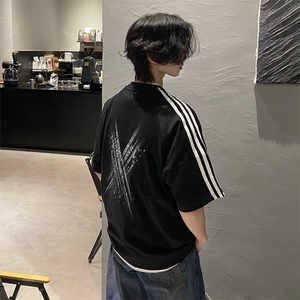 抖音得物高品质二开240克宽松纯棉美式潮牌三条杠织带短袖T恤图片