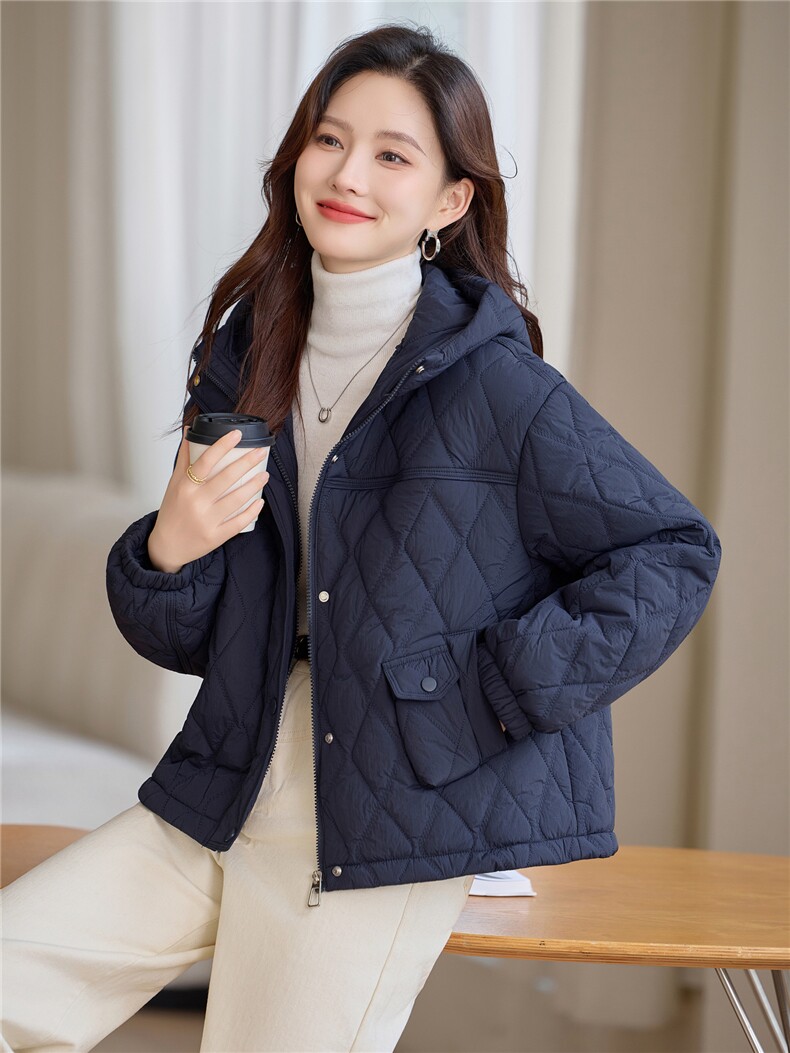 现货!2025年冬季时尚连帽加厚女外套,女装棉衣/棉服,依恋蒂丝
