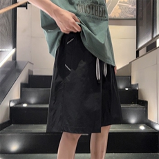 黑色