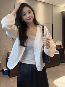 复古外穿v领衬衫外套女新款宽松遮肉开衫短外套上衣图片