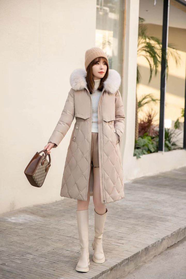 真毛领，大气款羽绒服，两色，四个尺码，女装羽绒服，依柏璐