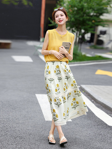 套装裙2025夏新款巨好看的韩系绝美漂亮小香风减龄无袖出游两件套图片