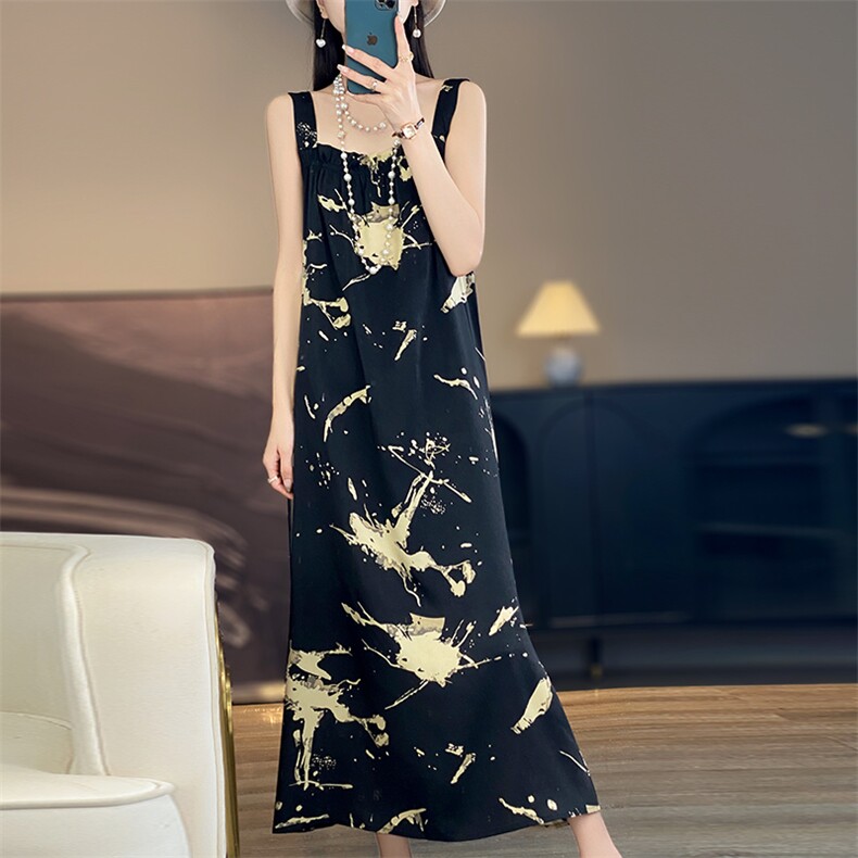 吊带连衣裙女2024新款醋酸缎面法式碎花印花无袖海边度假沙滩长裙,女装连衣裙,佳绒高端店