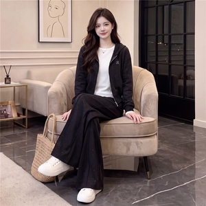 高级感休闲运动套装女春秋双头拉链卫衣内搭白色T恤阔腿裤三件套图片 高级感休闲运动套装女春秋双头拉链卫衣内搭白色T恤阔腿裤三件套图片