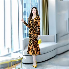 2022秋季时尚简约大方气质优雅收腰显瘦休闲舒适独特领口连衣裙，女装连衣裙，尚洛菲