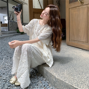 独特漂亮小套装裙女夏2025新款白色立体花朵上衣半身裙绝美两件套图片