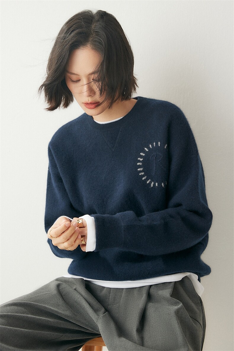 圆领山羊绒衫字母刺绣女卫衣秋冬新款宽松加厚百搭针织衫上衣外套,女装羊绒衫,绒创羊绒