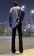 黑色