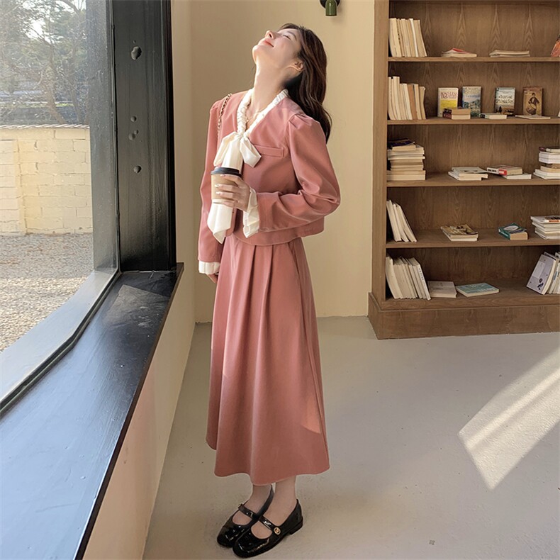 气质感穿搭粉色套装女初春秋超火好看高级感V领上衣半身裙两件套,女装套装/套裙,帛锦泉