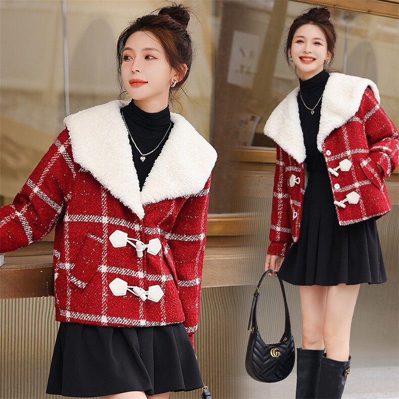 现货主推2024冬季新款加棉牛角扣设计仿羊羔毛海军风娃娃领格子外套，女装棉衣/棉服，霓裳依族