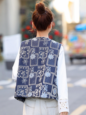 欧货气质盘扣牛仔蓝马夹女2025春装新款国风亮片明线刺绣牛仔马甲，女装马甲，秋水欣儿