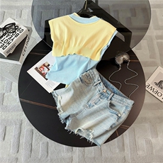 时尚穿搭套装女夏修身显瘦V领系带披肩假两件上衣牛仔短裤两件套，女装套装/套裙，江南
