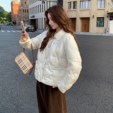 现货主推2025冬季新款90白鸭绒羽绒服女短款外套1530-P215K349，女装羽绒服，欣美人