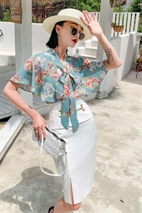2022夏季新款时尚个性系带领小衫+修身半身裙两件套,皮裙怎么搭配高跟凉鞋图片